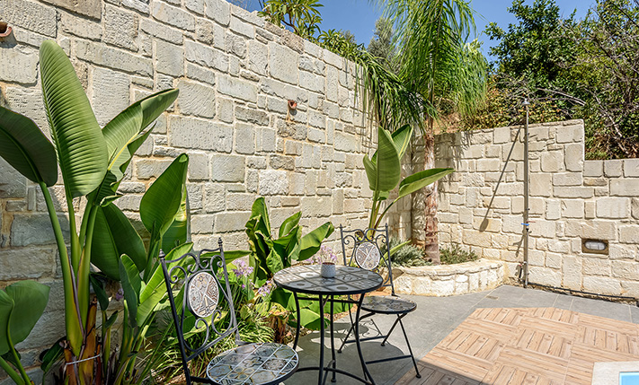 LUXURIOUS BUILDING OF 2 SPACIOUS APARTMENTS