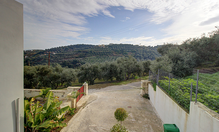 LUXURIOUS BUILDING OF 2 SPACIOUS APARTMENTS