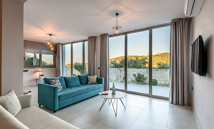 LUXURIOUS BUILDING OF 2 SPACIOUS APARTMENTS