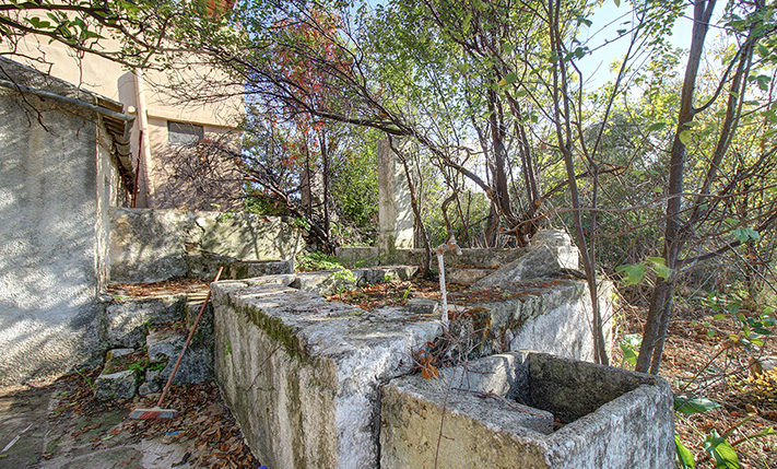 GROUND FLOOR VILLAGE HOUSE ON A SPACIOUS PLOT