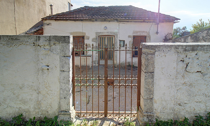 GROUND FLOOR VILLAGE HOUSE ON A SPACIOUS PLOT