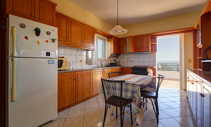 TOP FLOOR HOUSE WITH UNCONVERTED GROUND LEVEL