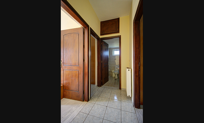 TOP FLOOR HOUSE WITH UNCONVERTED GROUND LEVEL