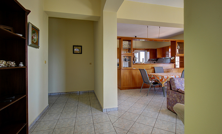 ETAGENWOHNUNG UND ERDGESCHOSS ZUM AUSBAU