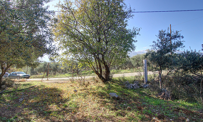 ΜΕΓΑΛΗ ΚΑΤΟΙΚΙΑ ΟΡΟΦΟΥ ΜΕ ΗΜΙΤΕΛΕΣ ΙΣΟΓΕΙΟ