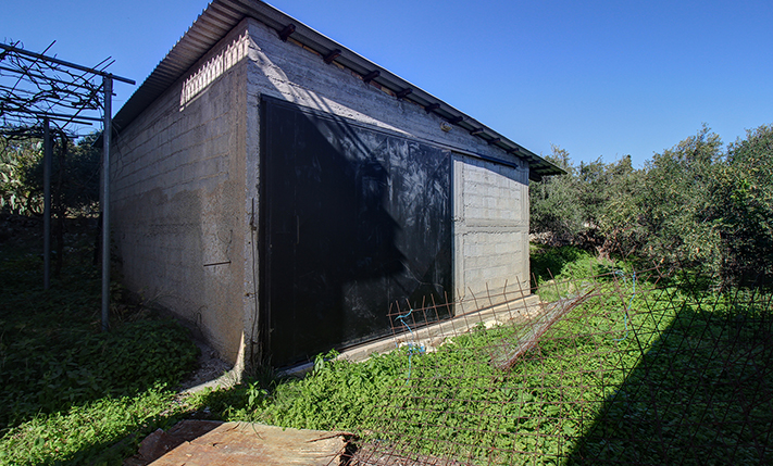 ΜΕΓΑΛΗ ΚΑΤΟΙΚΙΑ ΟΡΟΦΟΥ ΜΕ ΗΜΙΤΕΛΕΣ ΙΣΟΓΕΙΟ