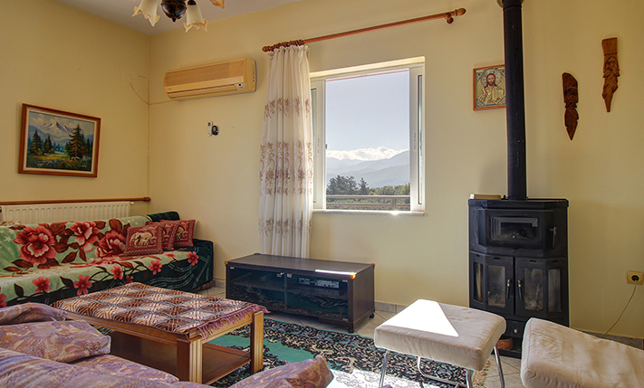 TOP FLOOR HOUSE WITH UNCONVERTED GROUND LEVEL