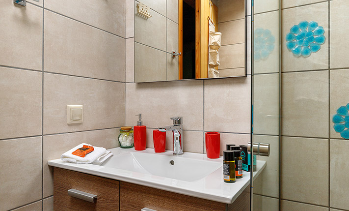 ΑΝΑΠΑΛΑΙΩΜΕΝΗ ΠΕΤΡΟΚΤΙΣΤΗ ΟΙΚΙΑ ΜΕ ΘΕΑ