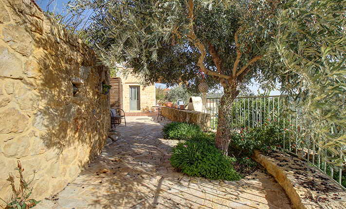RESTORED STONE HOUSE WITH PANORAMIC VIEWS