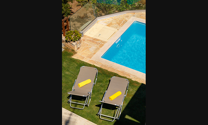 ΑΝΑΠΑΛΑΙΩΜΕΝΗ ΠΕΤΡΟΚΤΙΣΤΗ ΟΙΚΙΑ ΜΕ ΘΕΑ