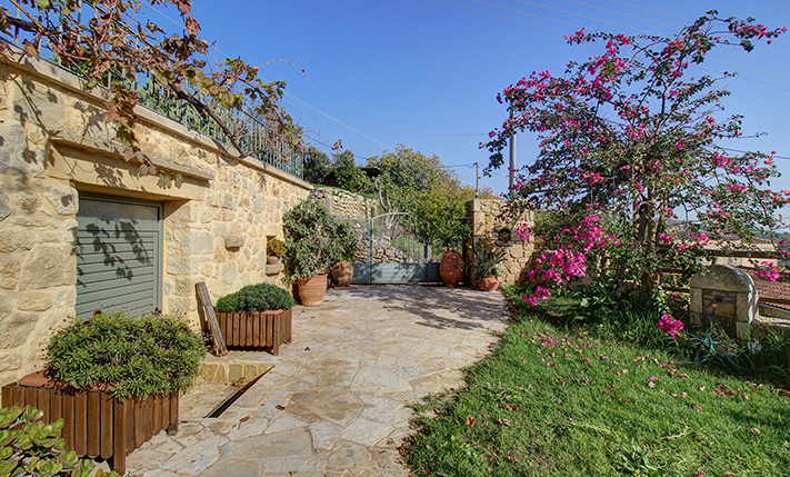 RESTORED STONE HOUSE WITH PANORAMIC VIEWS