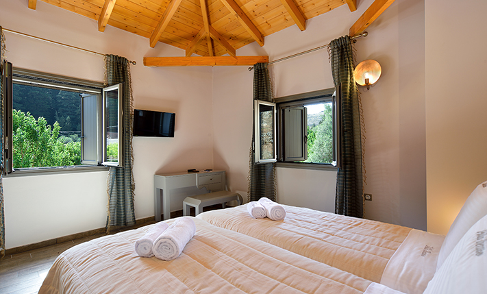 ΠΟΛΥΤΕΛΗΣ ΑΓΡΟΙΚΙΑ ΣΕ ΠΑΡΑΔΟΣΙΑΚΟ ΟΙΚΙΣΜΟ