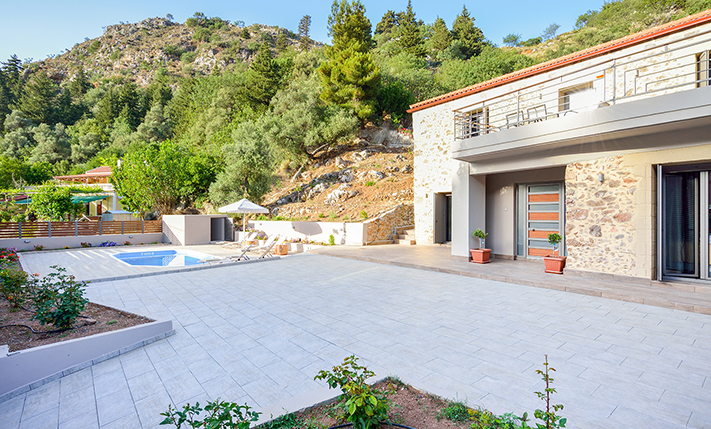 LUXURIOUS VILLAGE HOUSE IN A LIVELY VILLAGE