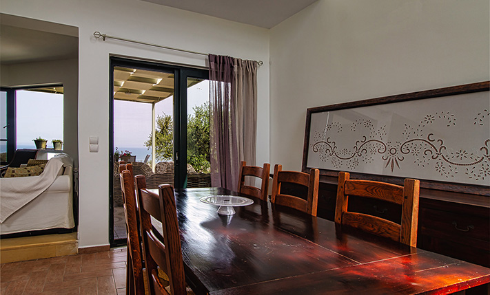 OVERLOOKING PLATANIAS WITH UNOBSTRUCTED VIEWS