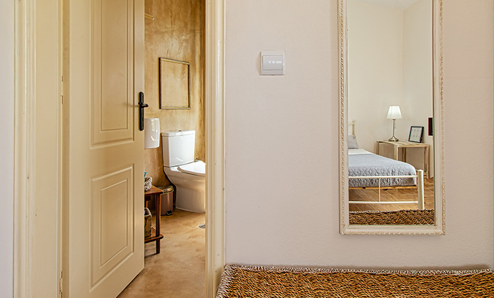 OVERLOOKING PLATANIAS WITH UNOBSTRUCTED VIEWS