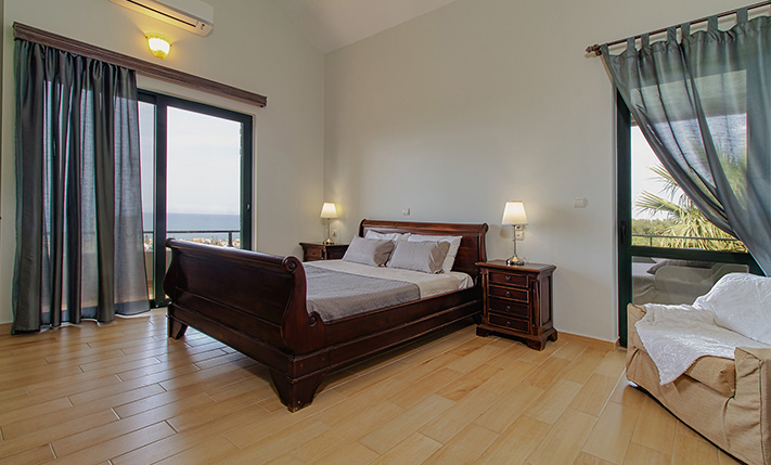 OVERLOOKING PLATANIAS WITH UNOBSTRUCTED VIEWS