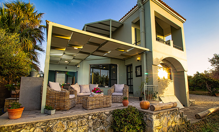 OVERLOOKING PLATANIAS WITH UNOBSTRUCTED VIEWS