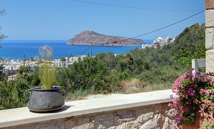 ΕΠΑΝΩ ΑΠΟ ΤΟΝ ΠΛΑΤΑΝΙΑ ΜΕ ΑΝΕΜΠΟΔΙΣΤΗ ΘΕΑ