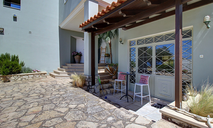 OVERLOOKING PLATANIAS WITH UNOBSTRUCTED VIEWS