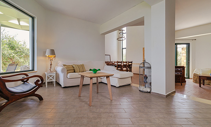 OVERLOOKING PLATANIAS WITH UNOBSTRUCTED VIEWS