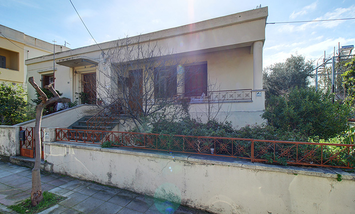 WELL LOCATED TOWNHOUSE THAT YOU MAY EXPAND