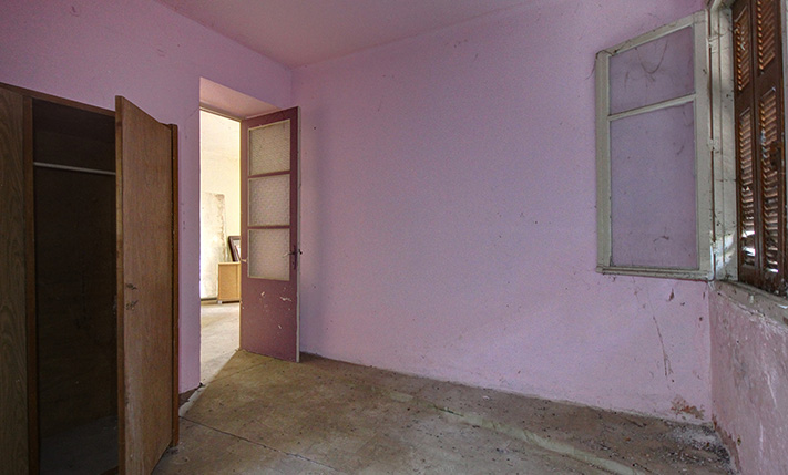 WELL LOCATED TOWNHOUSE THAT YOU MAY EXPAND