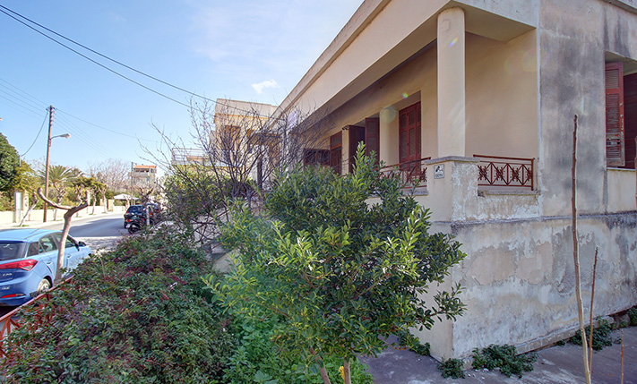 WELL LOCATED TOWNHOUSE THAT YOU MAY EXPAND