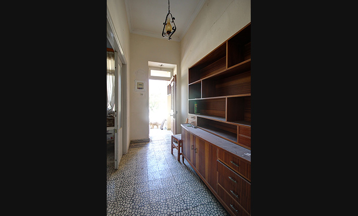 WELL LOCATED TOWNHOUSE THAT YOU MAY EXPAND