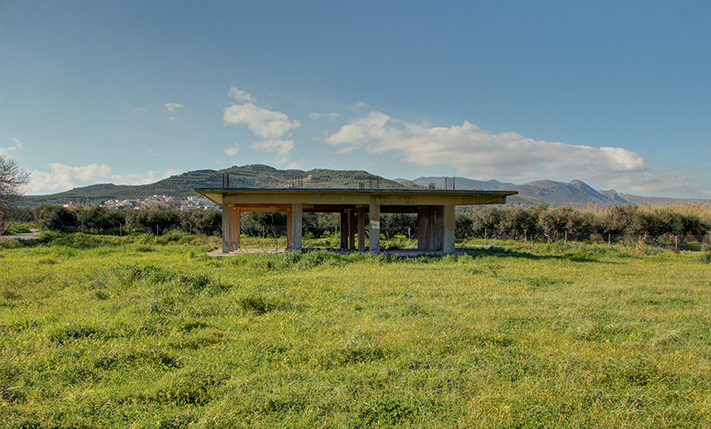 LARGE STRUCTURE TO FINISH AS A BUNGALOW