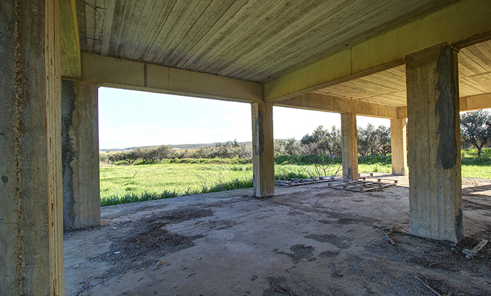 LARGE STRUCTURE TO FINISH AS A BUNGALOW
