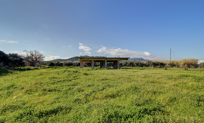 LARGE STRUCTURE TO FINISH AS A BUNGALOW