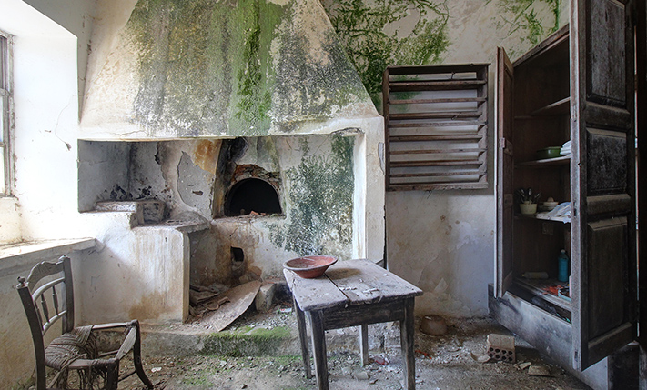 UNCONVERTED FARM-HOUSE WITH VIEWS & GARDEN