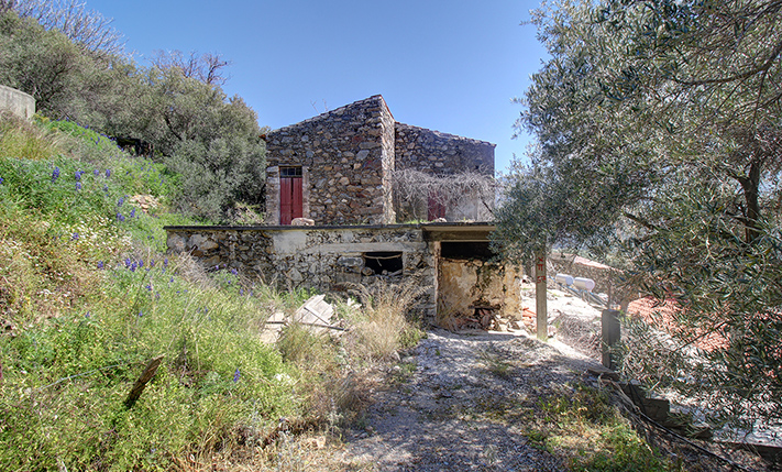 UNCONVERTED FARM-HOUSE WITH VIEWS & GARDEN