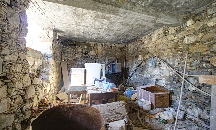 UNCONVERTED FARM-HOUSE WITH VIEWS & GARDEN