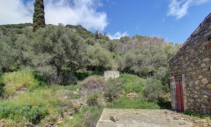 UNCONVERTED FARM-HOUSE WITH VIEWS & GARDEN