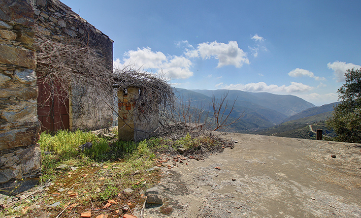 UNCONVERTED FARM-HOUSE WITH VIEWS & GARDEN