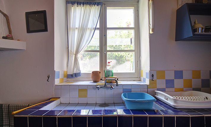 SINGLE-LEVEL FARM HOUSE WITH A CENTRAL TERRACE