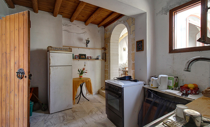 2 ΠΑΛΙΕΣ ΟΙΚΙΕΣ ΜΕ ΠΑΡΑΔΟΣΙΑΚΑ ΧΑΡΑΚΤΗΡΙΣΤΙΚΑ