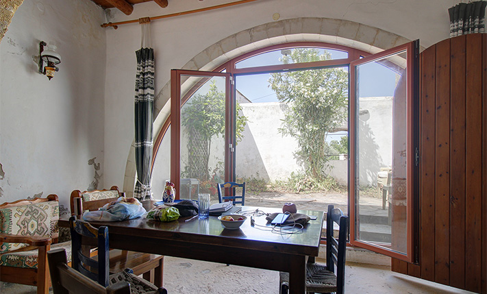 2-FAMILY STONE BUILDING WITH SEA VIEWS