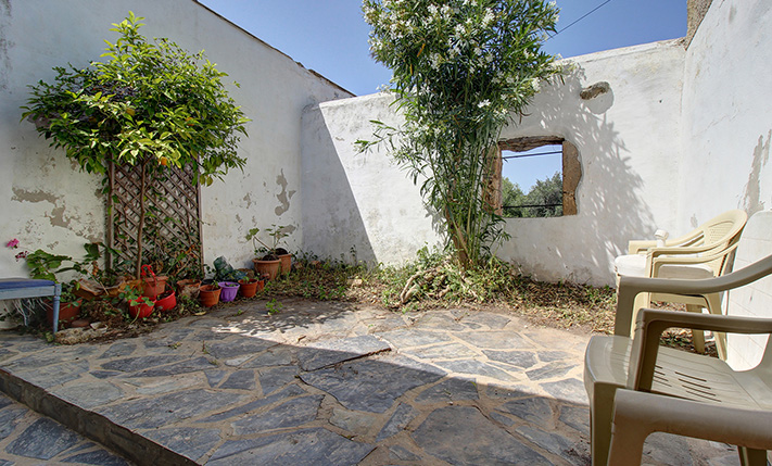 2-FAMILY STONE BUILDING WITH SEA VIEWS