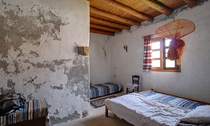 2-FAMILY STONE BUILDING WITH SEA VIEWS