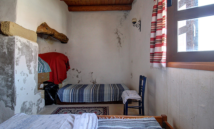 2-FAMILY STONE BUILDING WITH SEA VIEWS