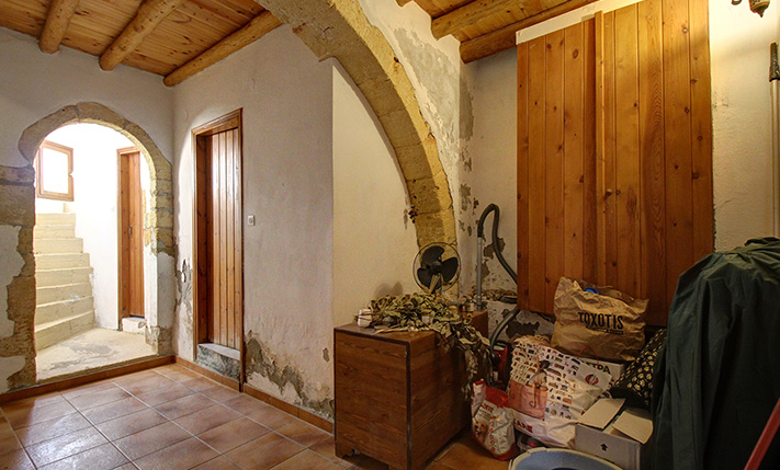 2-FAMILY STONE BUILDING WITH SEA VIEWS