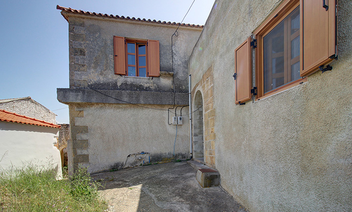 2-FAMILY STONE BUILDING WITH SEA VIEWS