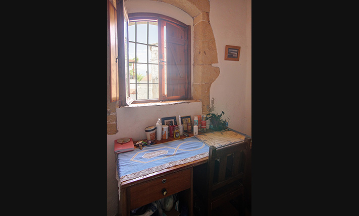 2-FAMILY STONE BUILDING WITH SEA VIEWS