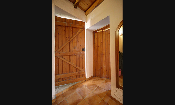 2-FAMILY STONE BUILDING WITH SEA VIEWS