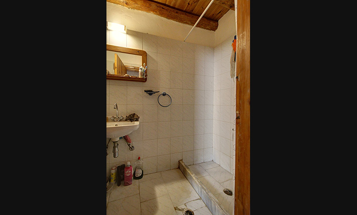 2-FAMILY STONE BUILDING WITH SEA VIEWS