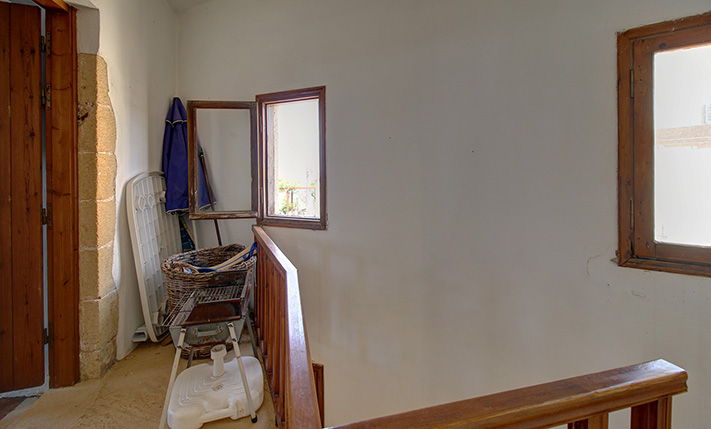 2-FAMILY STONE BUILDING WITH SEA VIEWS