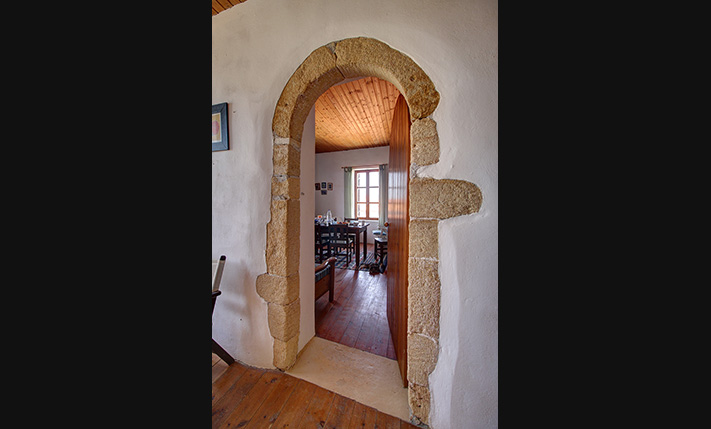 2-FAMILY STONE BUILDING WITH SEA VIEWS