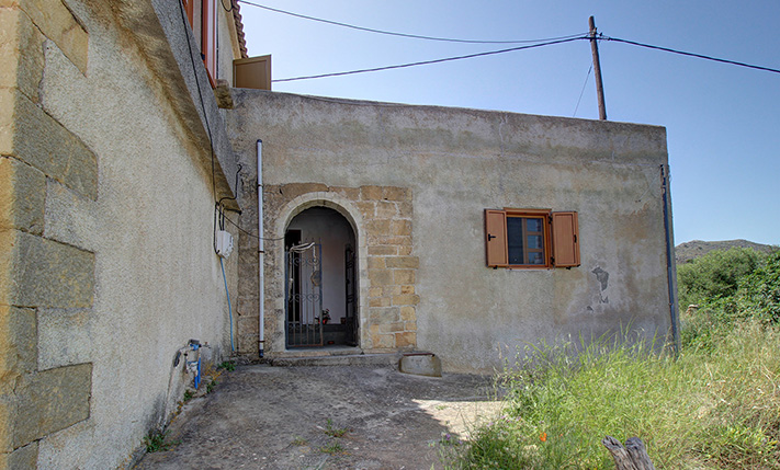 2-FAMILY STONE BUILDING WITH SEA VIEWS